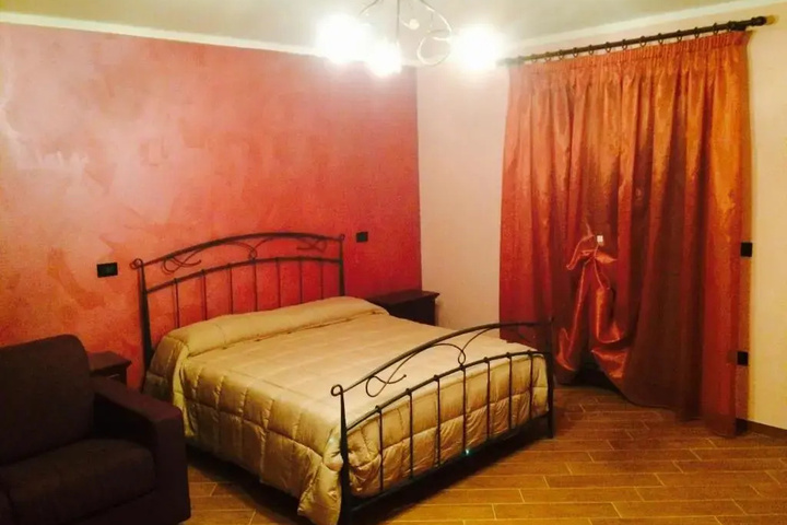 Room 4 of 9