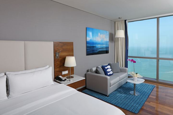 Room 3 of 95