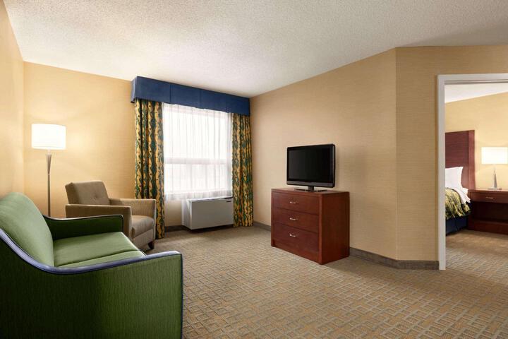1 King Bed Business Room (4 of 7)