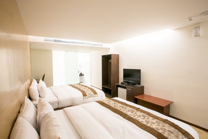 Room 3 of 25