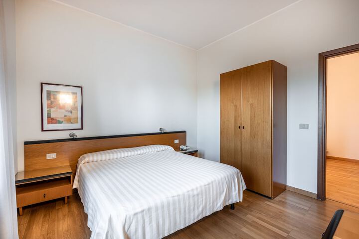 Room 8 of 31