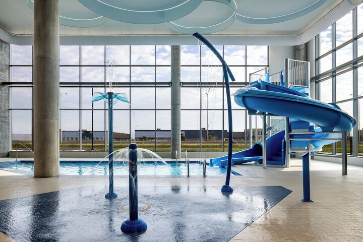 Pool image of Holiday Inn Express Montreal Airport - St-Laurent by IHG