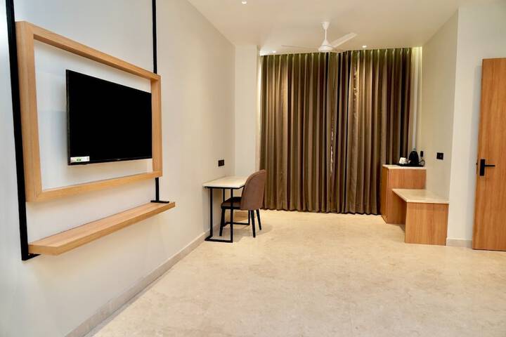 Room 3 of 31