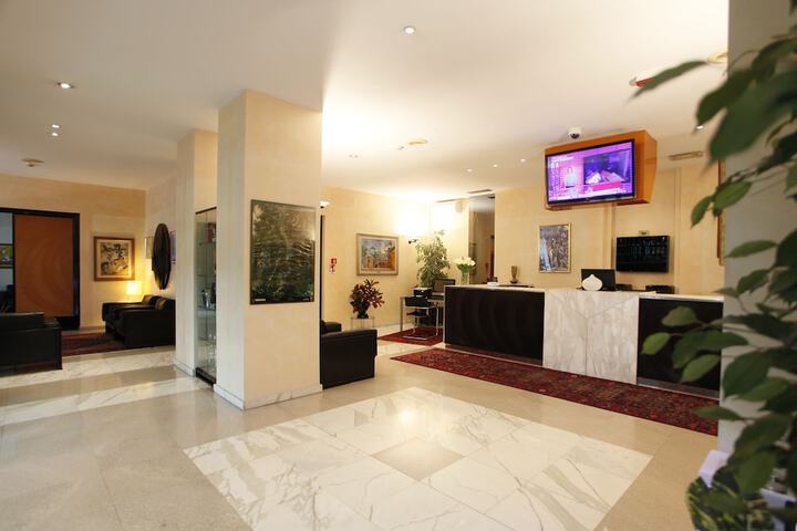 Entrance & Lobby