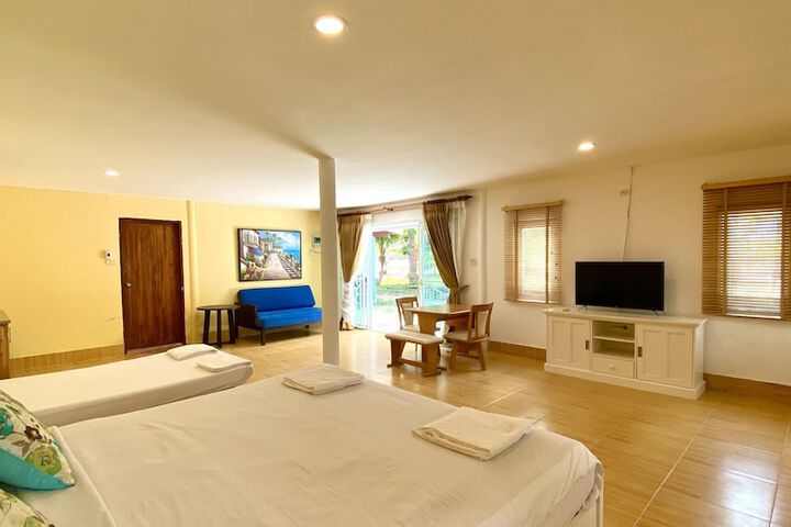 Room 4 of 118