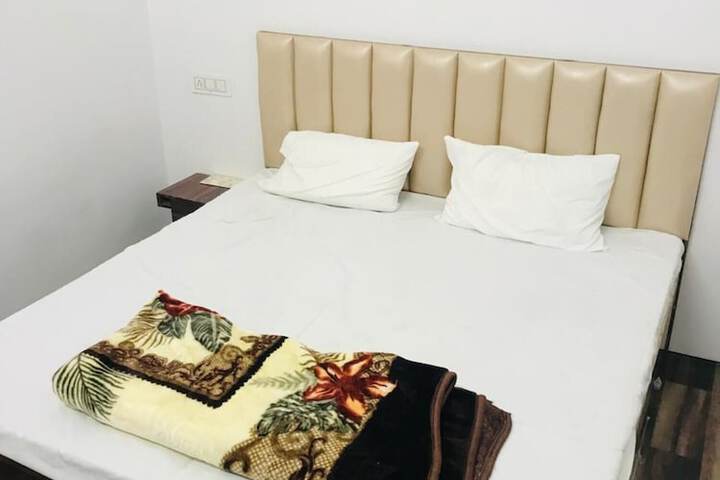 Room 8 of 24