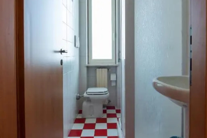 Room 8 of 8