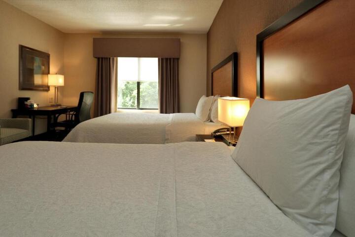 2 Queen Beds (2 of 5)