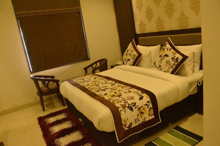 Room 6 of 37