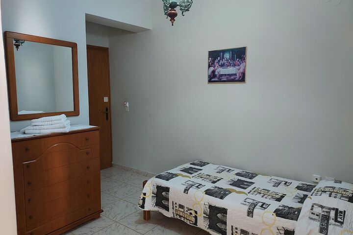 Room 25 of 192