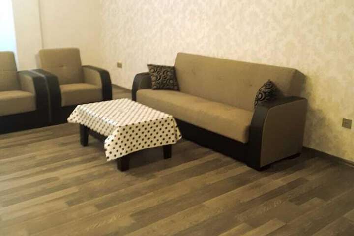 Room 6 of 17