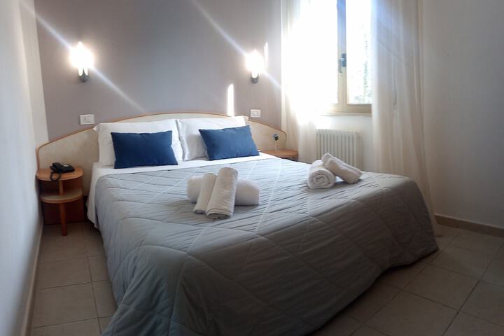 Room 6 of 52