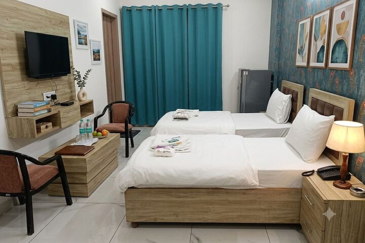Room 15 of 36