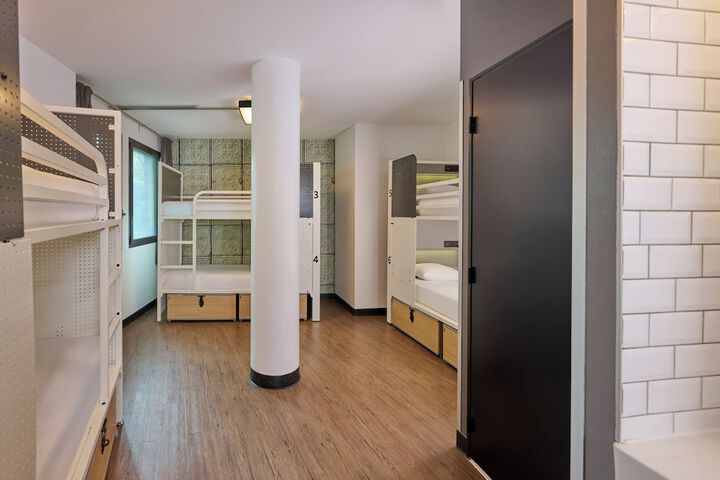 Room 16 of 72