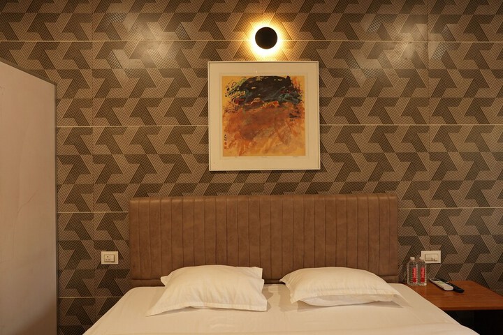 Room 8 of 17