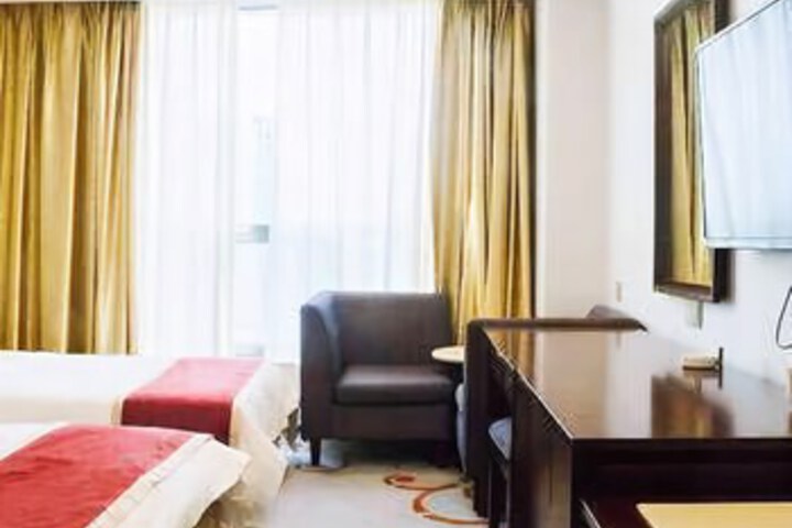Room 2 of 8
