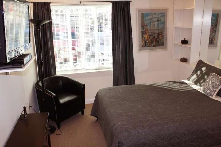 Room 3 of 6