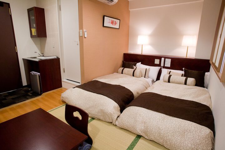 Room 2 of 33