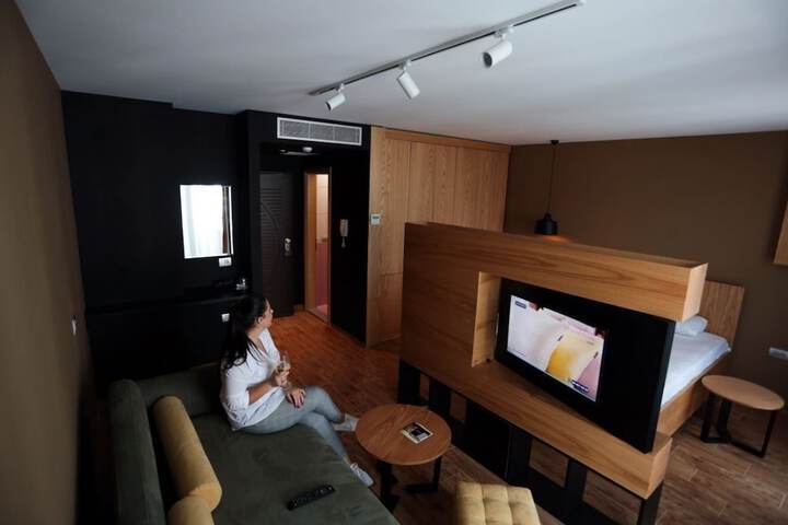Room 2 of 11