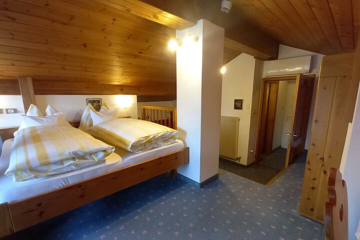 Room 42 of 92