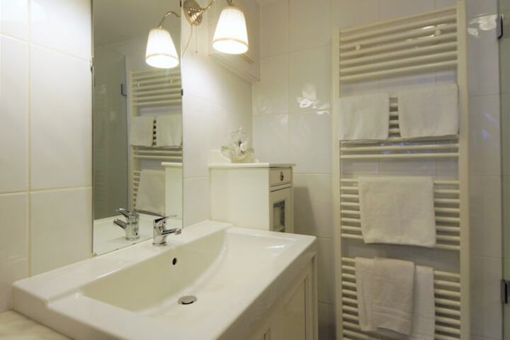 Room 15 of 19