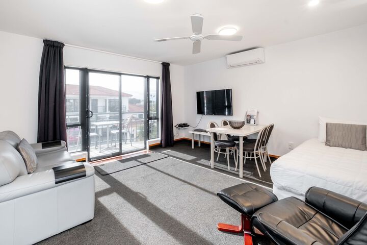 Room 21 of 37
