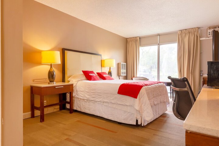 1 King Bed (7 of 8)