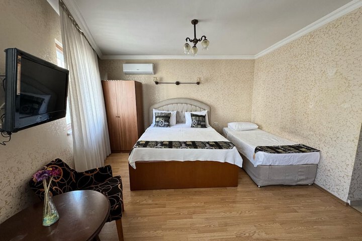 Room 27 of 82
