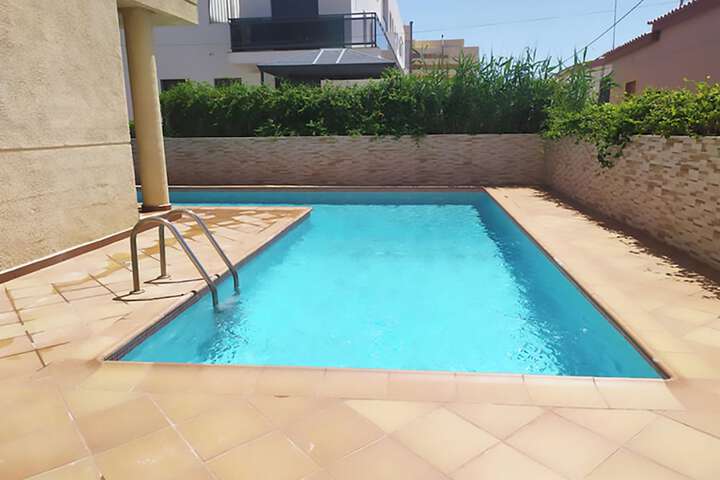 Pool 65 of 76