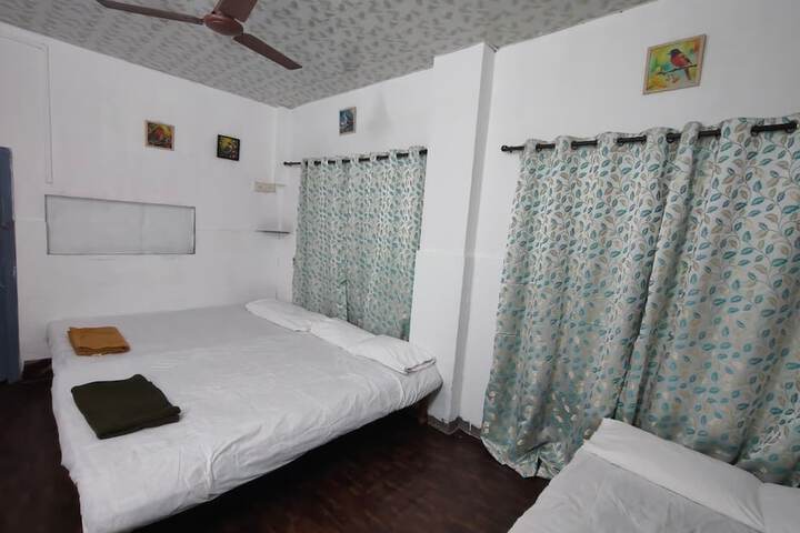 Room 5 of 31