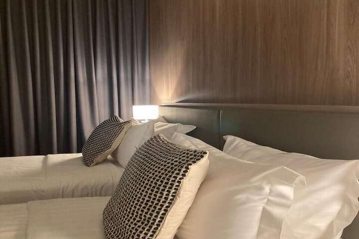 Room 12 of 30