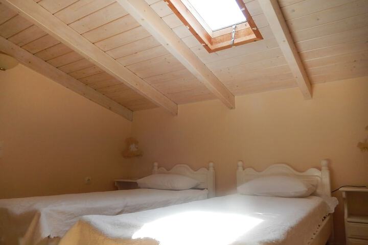 Room 15 of 37
