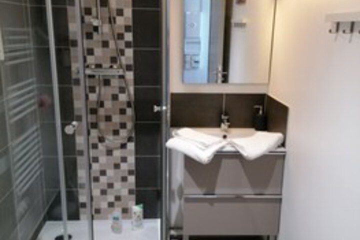 Room 6 of 38