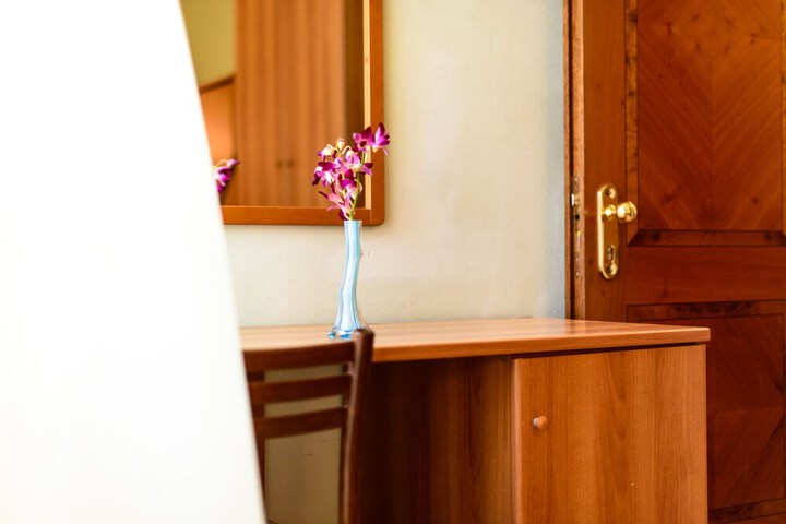 Room 12 of 42