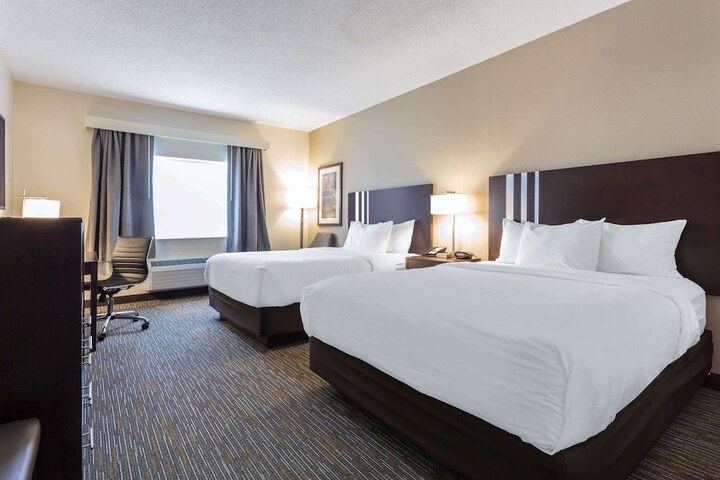 1 Queen Bed Accessible Room (18 of 18)