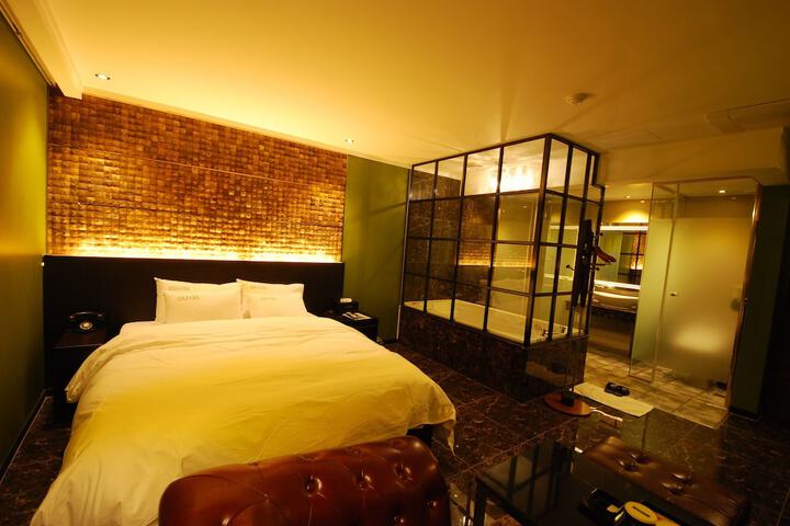 Room 6 of 44