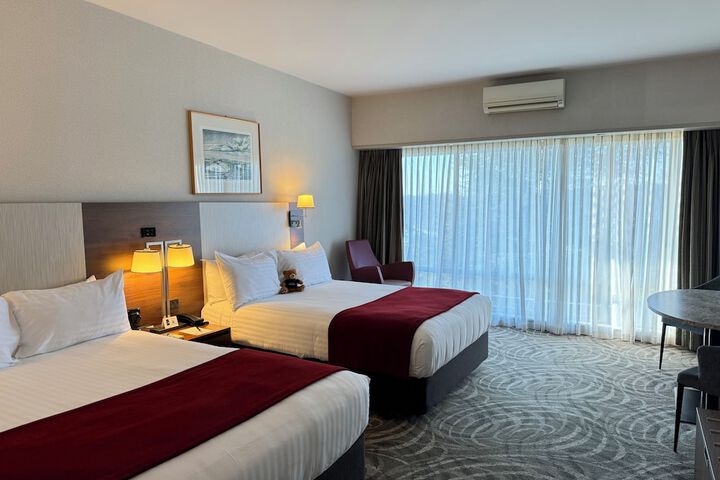 Room 22 of 100