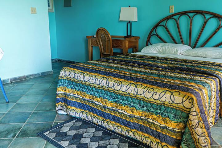 Room 4 of 68