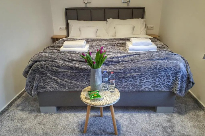 Room 15 of 25