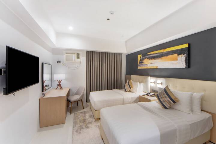 Room 5 of 8