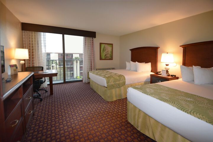 Deluxe Double Room with 2 Double Beds (2 of 17)