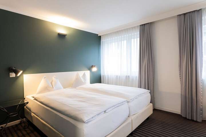 Room 15 of 32