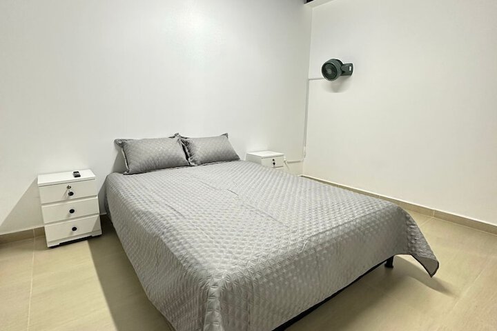 Room 4 of 72