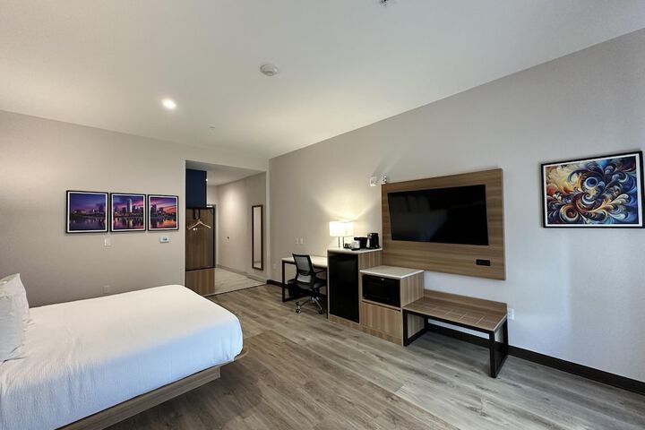 Room 27 of 69