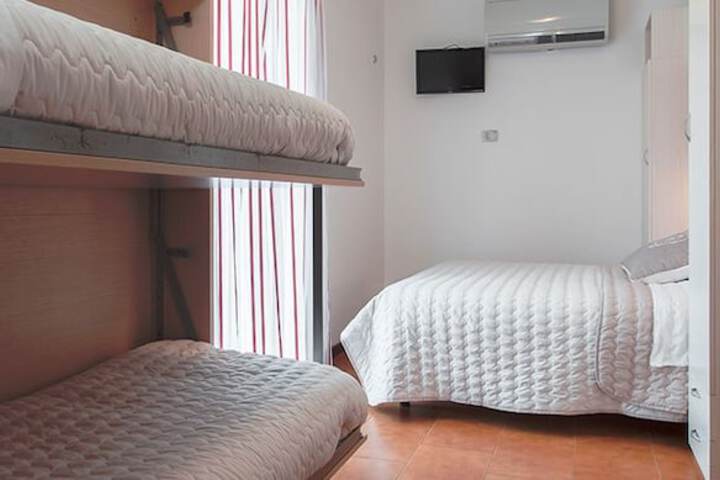 Room 5 of 61
