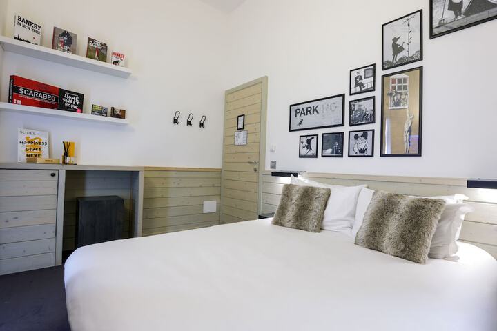 Room 3 of 34