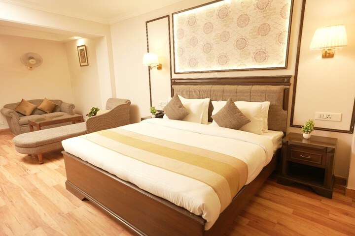 Room 26 of 38