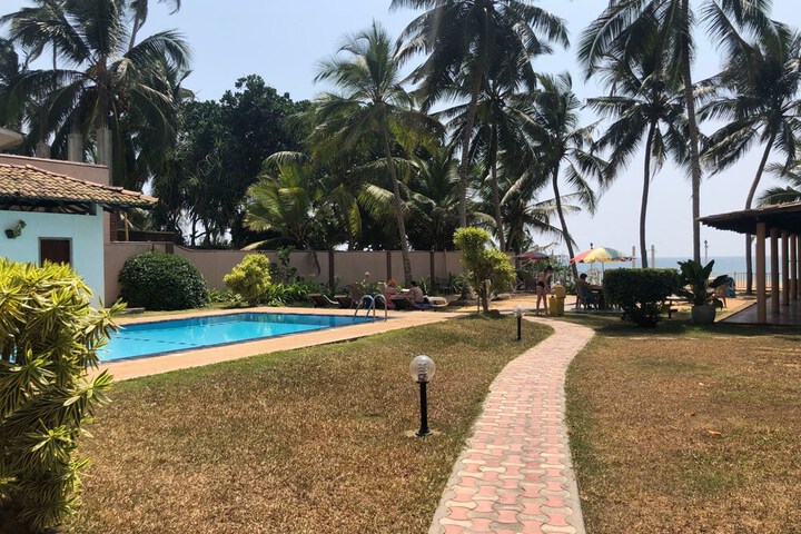 Pool 40 of 68