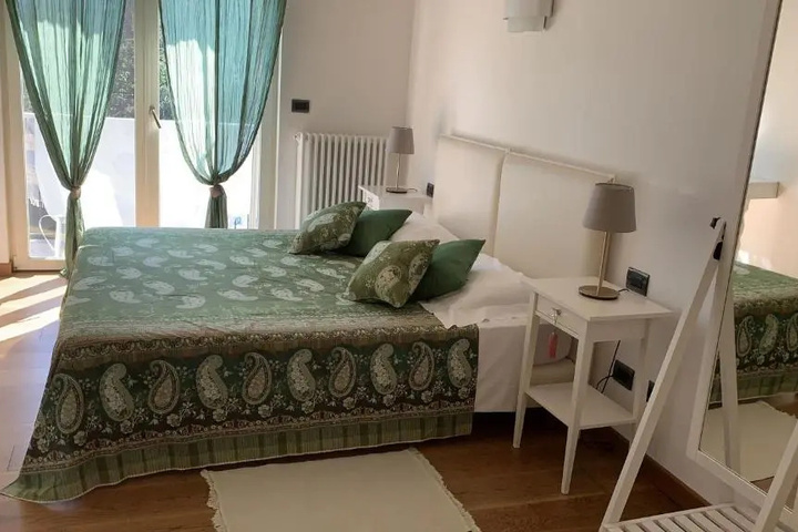 The comfortable house with big pool in the center of Mergozzo
