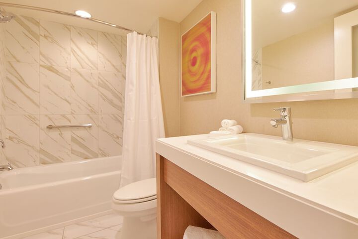 Chelsea Classic Room with 1 King Bed (37 of 54)
